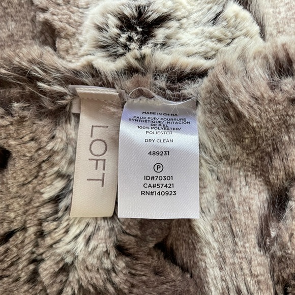 LOFT Faux Fur Infinity Scarf - Picture 8 of 17